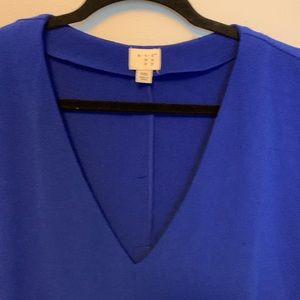 Blue V-neck dress with back detail XXL.